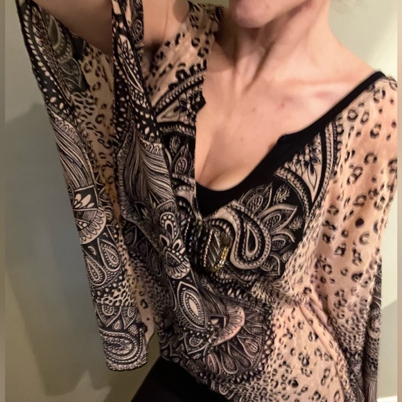 Bebe Cold shoulder flowy blouse - Picture 7 of 15